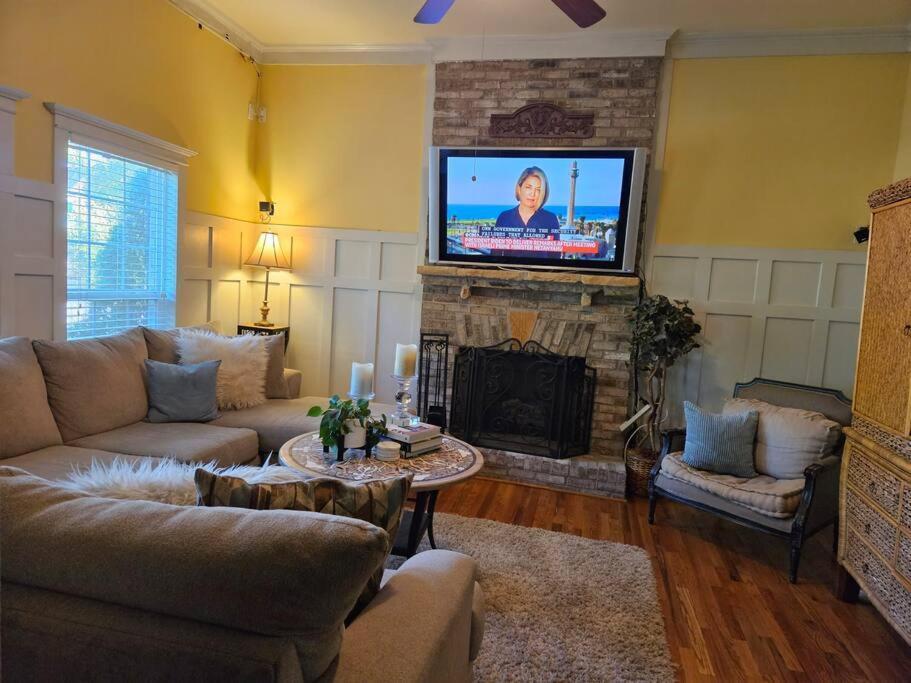 Sleeps16, Spacious Home, Close To Downtown, Beltline, And Walk To Restaurants, 75" Tv, 2 Person Jacuzzi, Ping Pong Atlanta Eksteriør bilde