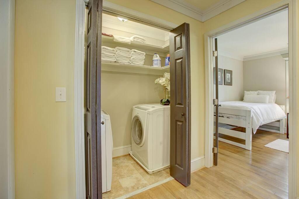 Sleeps16, Spacious Home, Close To Downtown, Beltline, And Walk To Restaurants, 75" Tv, 2 Person Jacuzzi, Ping Pong Atlanta Eksteriør bilde
