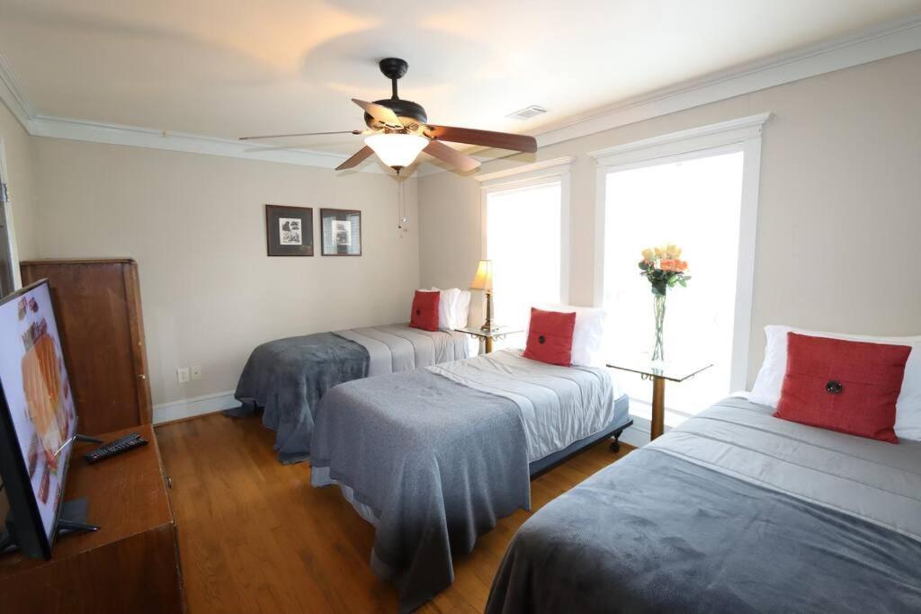 Sleeps16, Spacious Home, Close To Downtown, Beltline, And Walk To Restaurants, 75" Tv, 2 Person Jacuzzi, Ping Pong Atlanta Eksteriør bilde