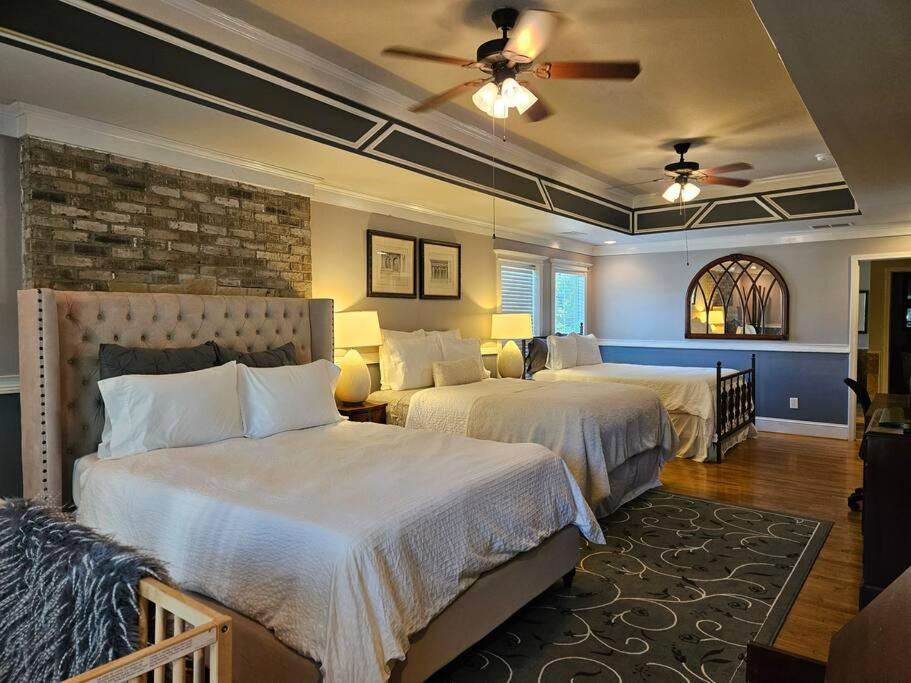 Sleeps16, Spacious Home, Close To Downtown, Beltline, And Walk To Restaurants, 75" Tv, 2 Person Jacuzzi, Ping Pong Atlanta Eksteriør bilde