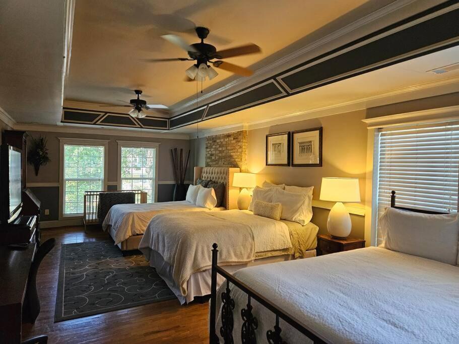 Sleeps16, Spacious Home, Close To Downtown, Beltline, And Walk To Restaurants, 75" Tv, 2 Person Jacuzzi, Ping Pong Atlanta Eksteriør bilde